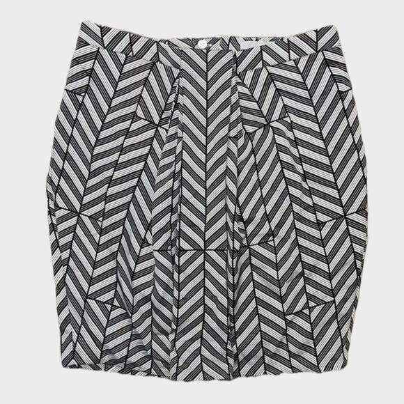 H&M Womens Skirt Black and White Print Size 4 Polyester 16" Length Lined - Picture 1 of 9